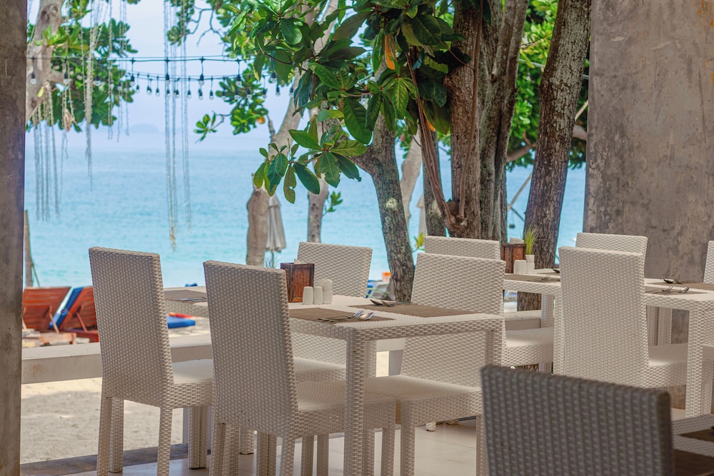Lanta Sand Resort And Spa 52/71