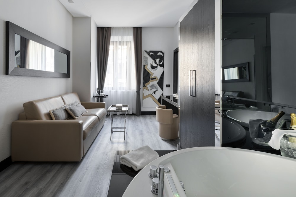 LHP Hotel Napoleon 38/64