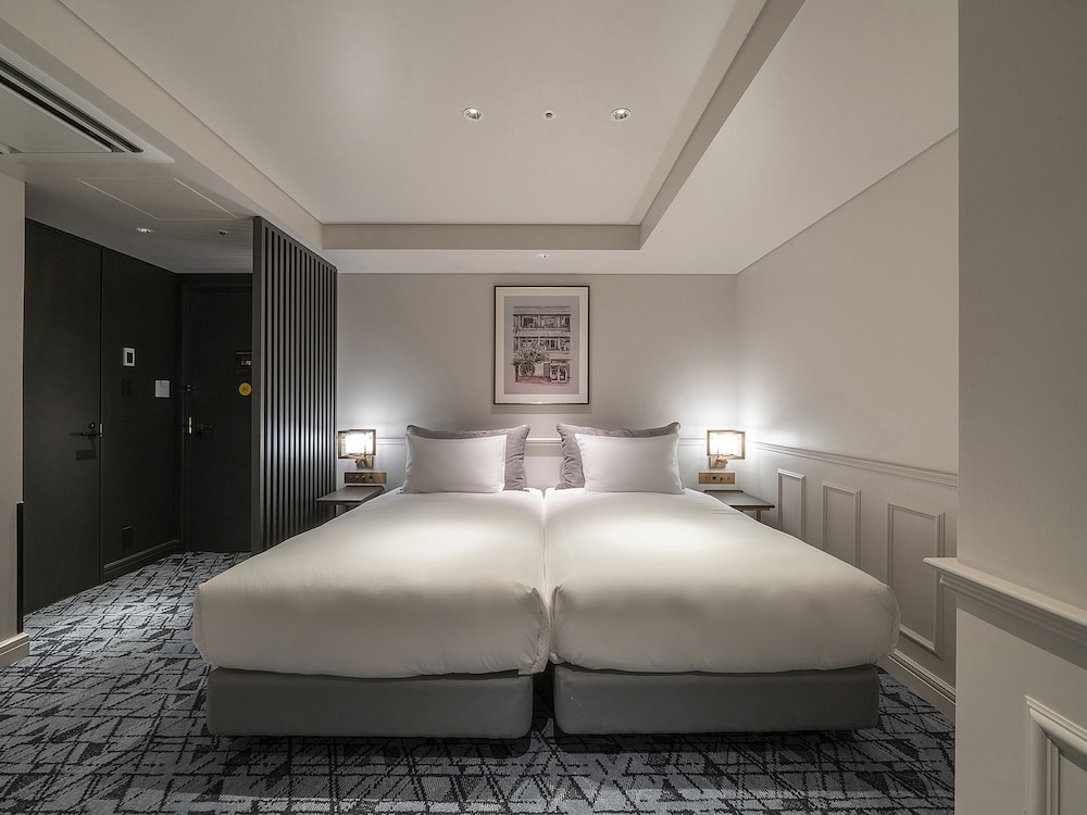 DELUXE, QUADRUPLE, TWIN BEDS, 2 SOFA
