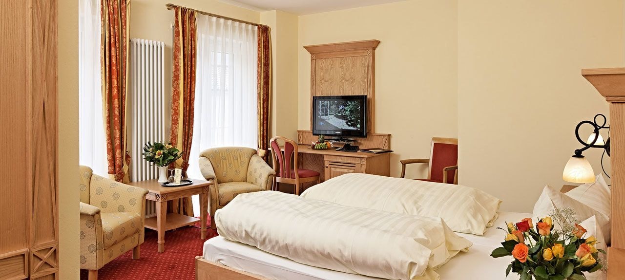 ROOM, DOUBLE BED