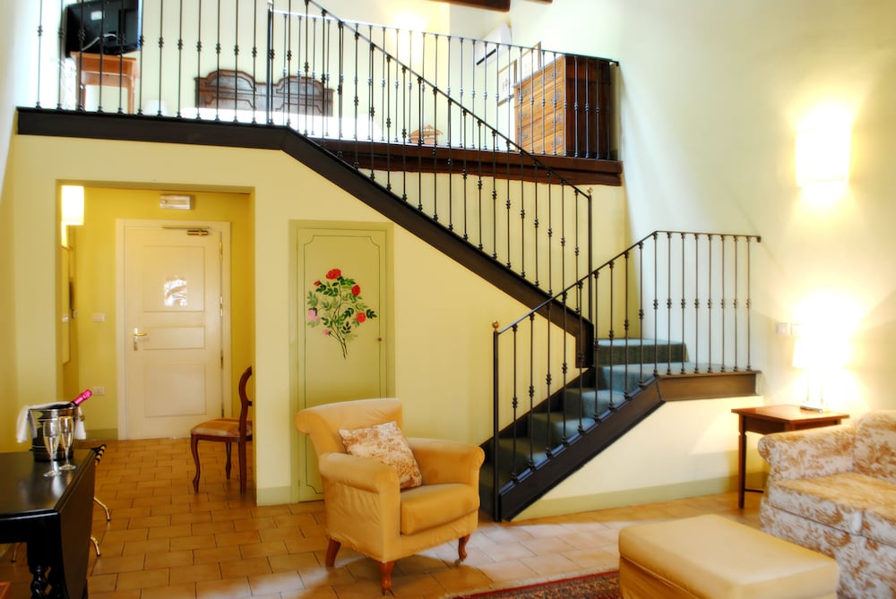 Palazzo Guiderocchi 39/48