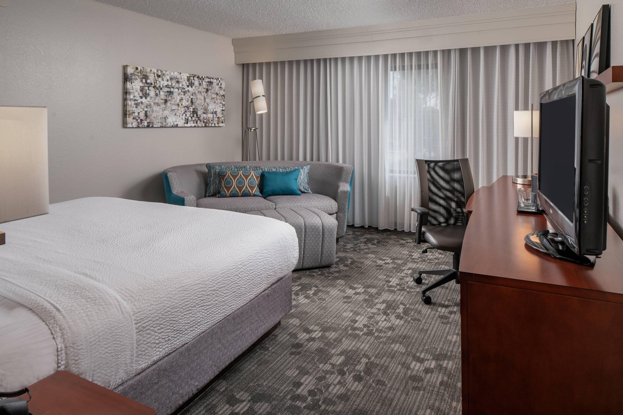 1 BEDROOM, SUITE