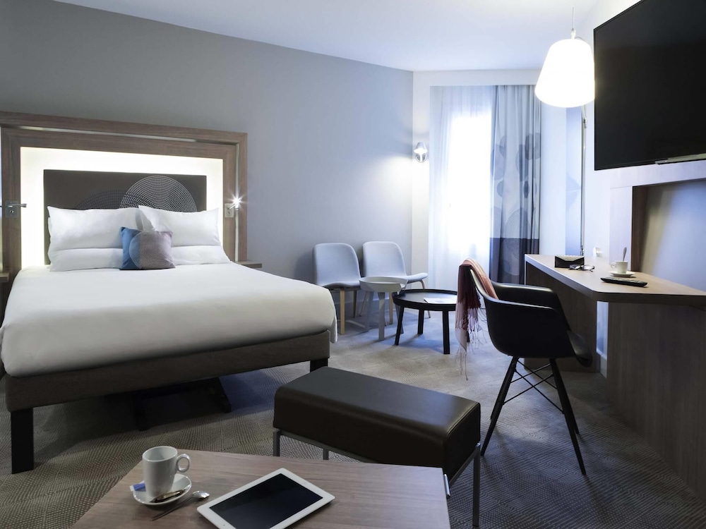 NOVOTEL CHATEAU DE VERSAILLES 26/72