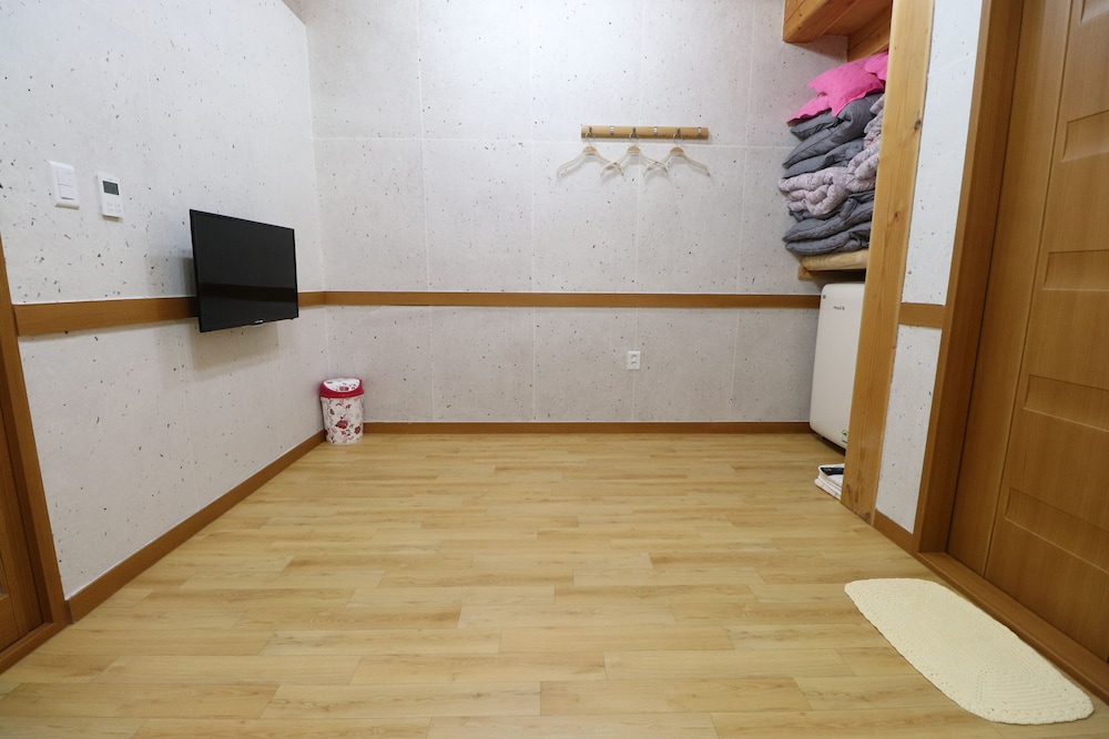 Nadul Hanok 8/50