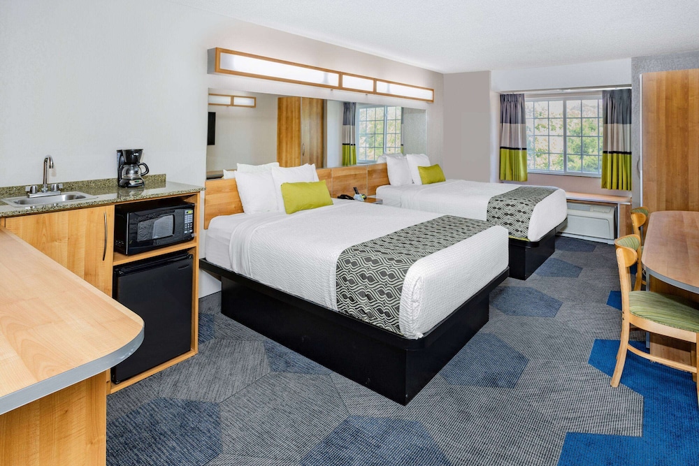 Microtel Inn & Suites By Wyndham Johnstown 16/37