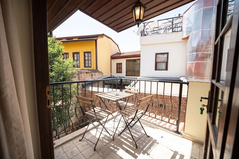 La Paloma Hotel 25/50