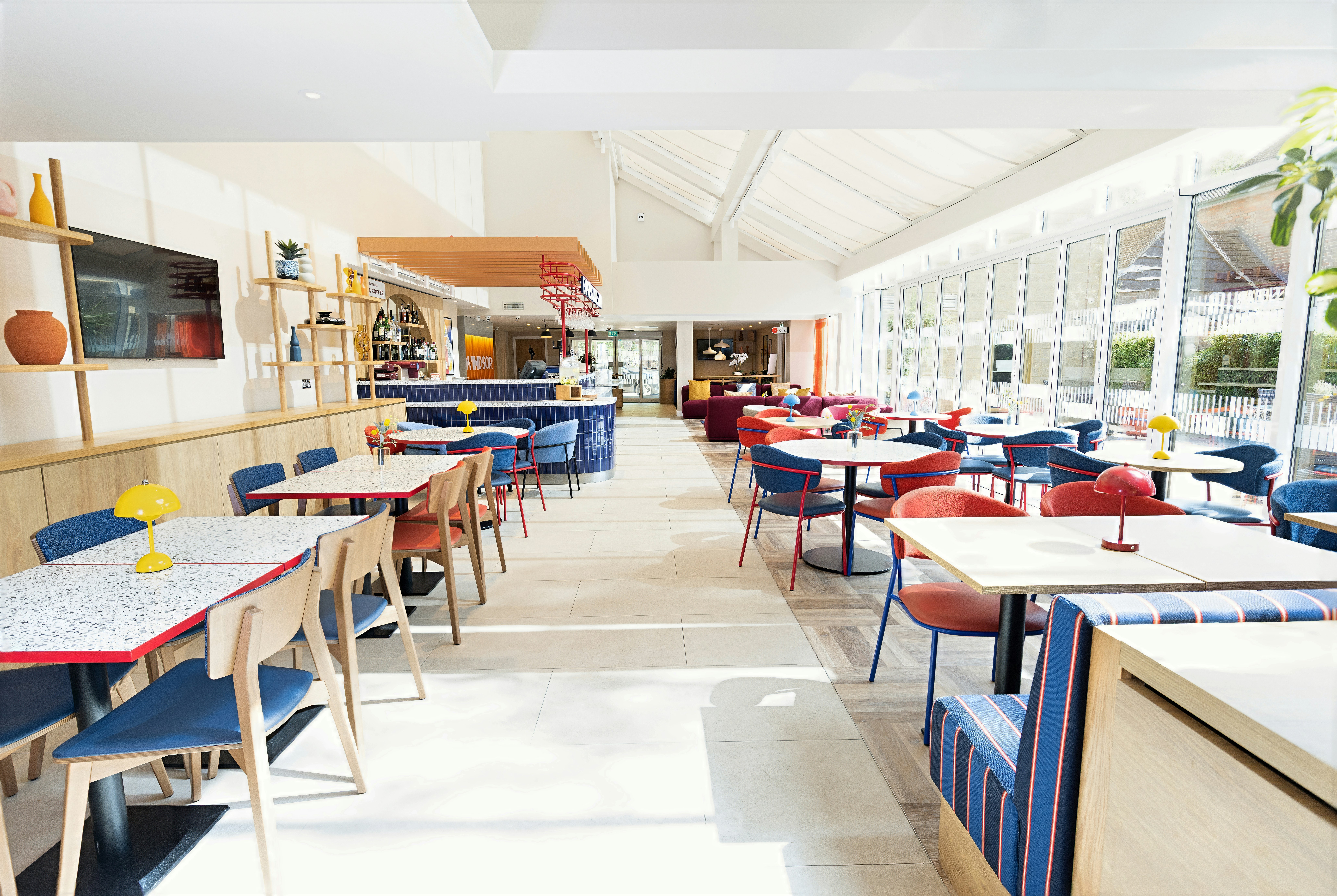 Holiday Inn Express Windsor 50/74