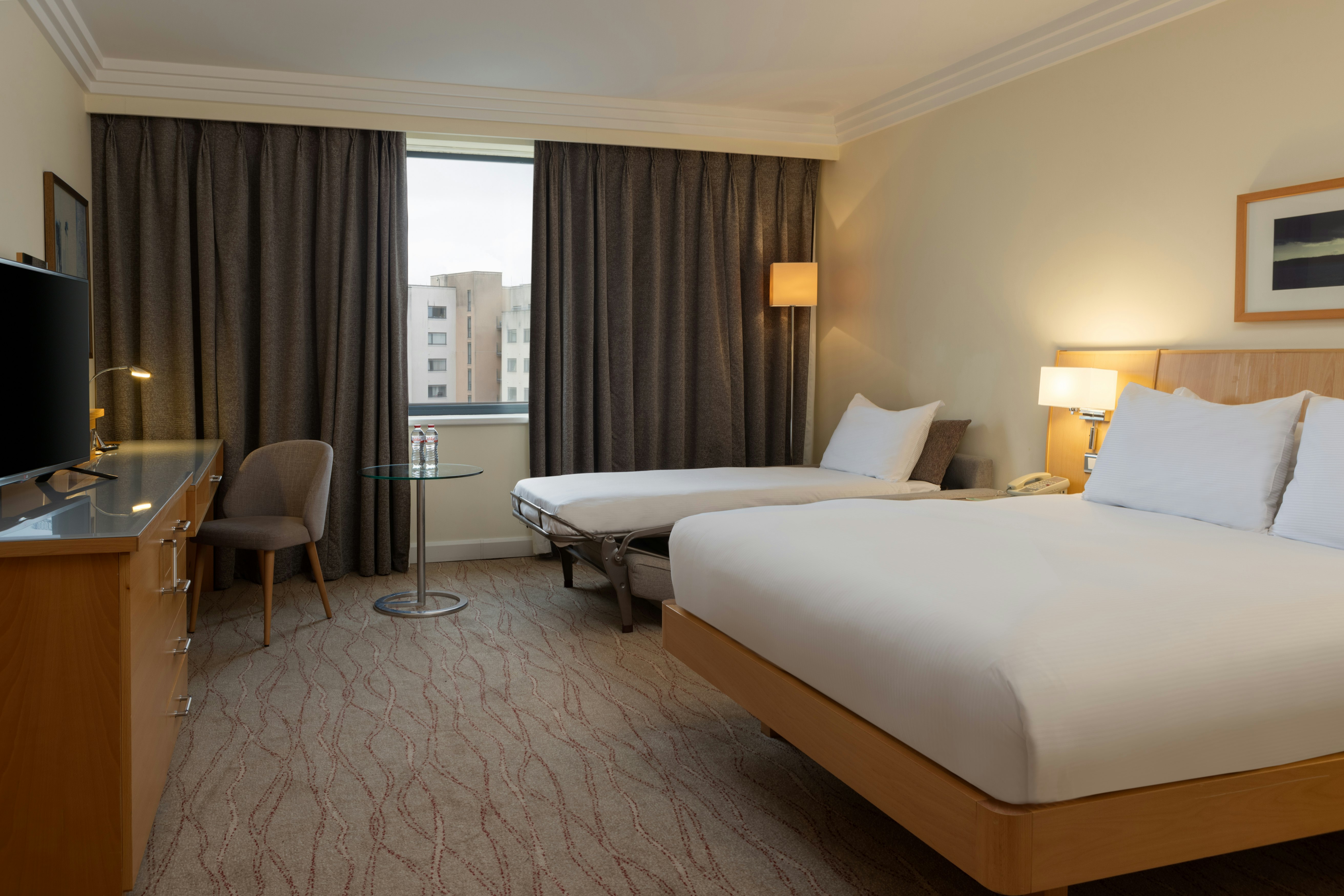 ROOM, QUEEN BED, SOFA