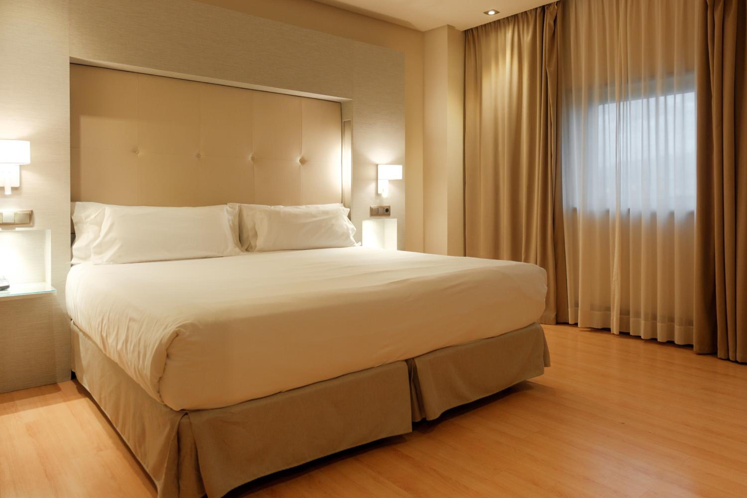 Master, Deluxe, Suite, King Bed