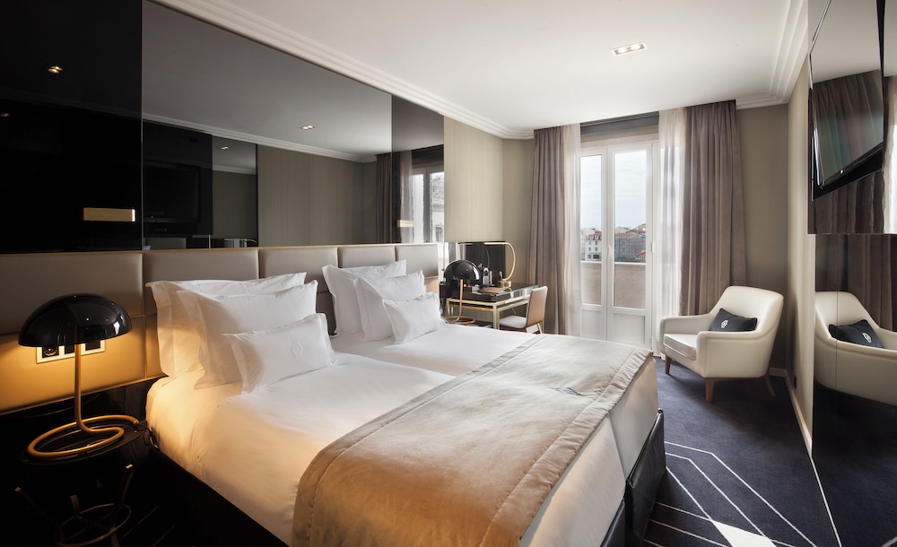 DELUXE, SINGLE, BALCONY