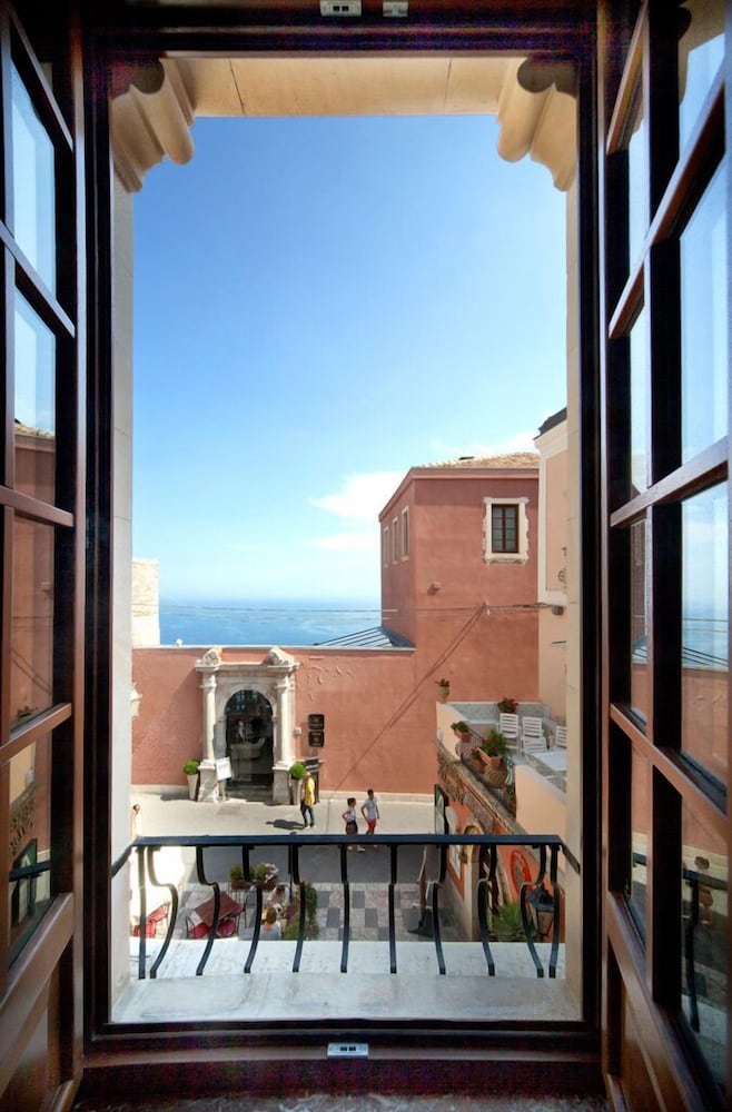 Porta Di Mezzo Luxury B And B 1/38
