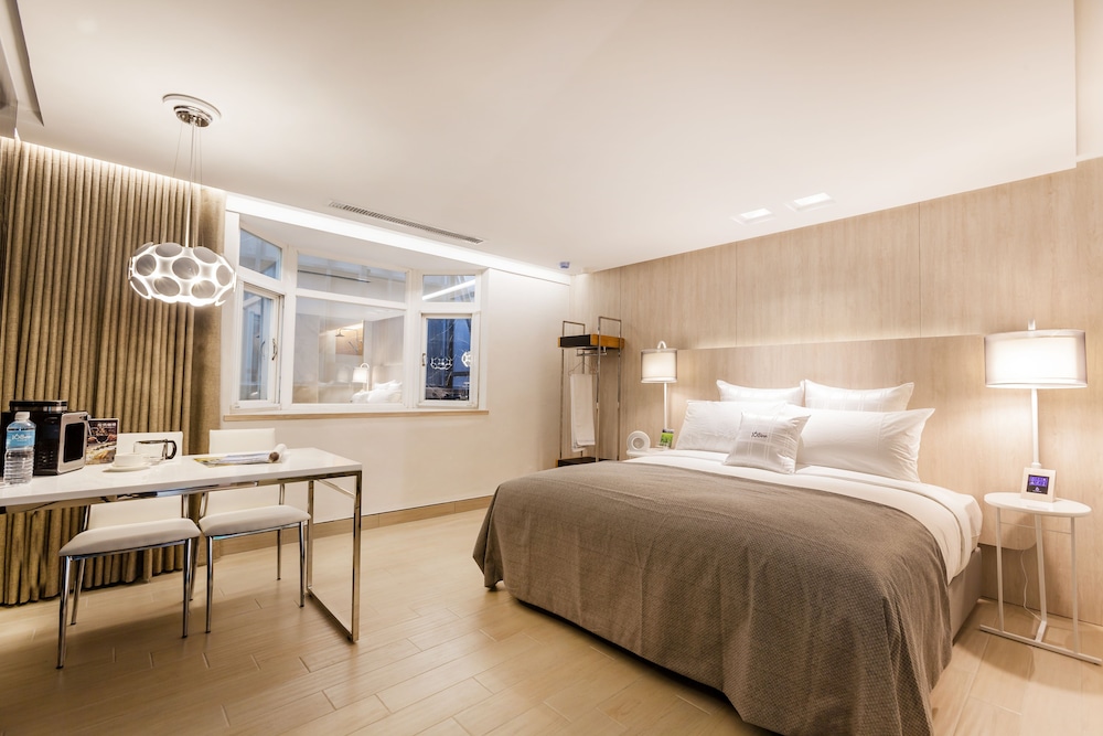 BUSINESS, DOUBLE BED