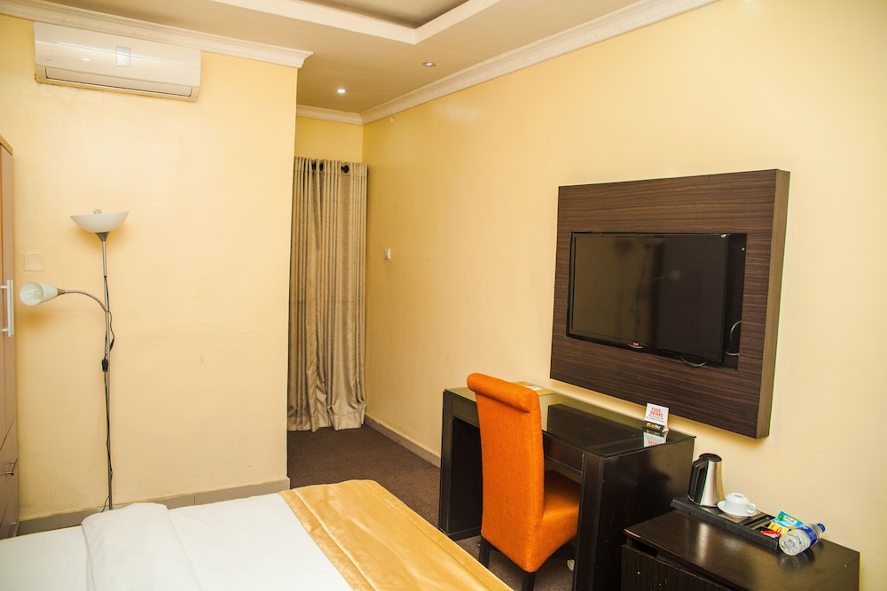 Cribville Hotel & Suites 19/41