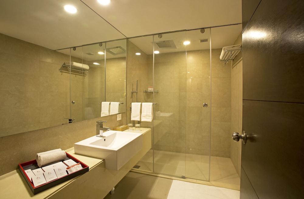 Udman Chattarpur by Ferns N Petals 14/15