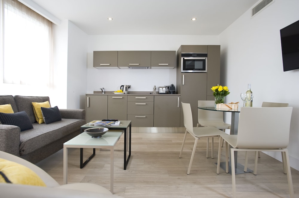 The Rosebery 35/41