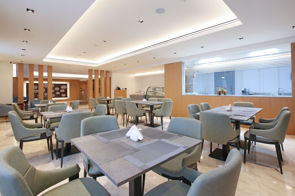 Sitara Hotel Apartment L.L.C 38/51