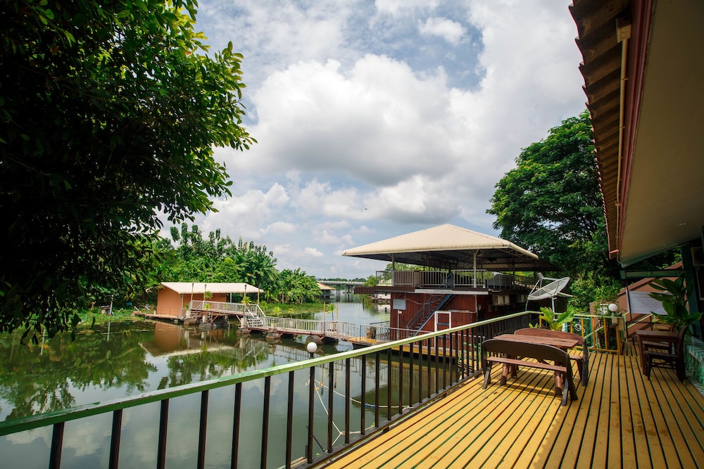 Noble Night Guesthouse Kanchanaburi 7/55