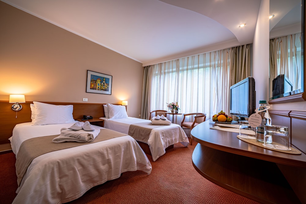 New Montana Hotel 9/50