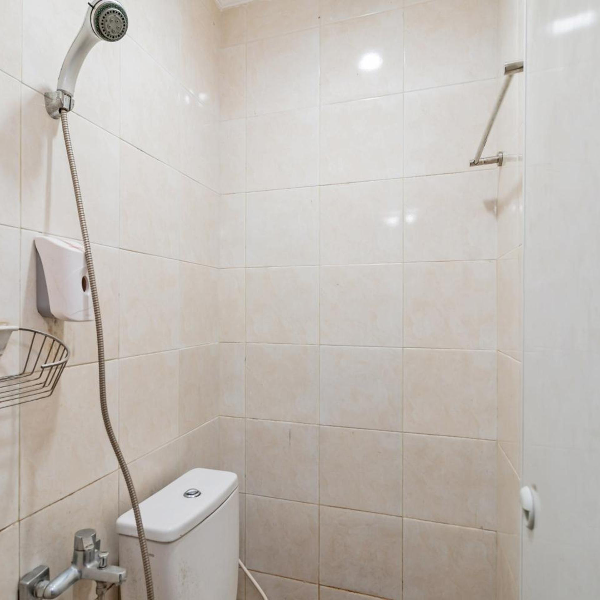 Reddoorz Plus Near Upn Veteran Jakarta 49/50