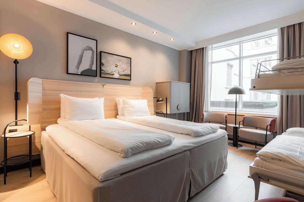 FAMILY, QUEEN BED