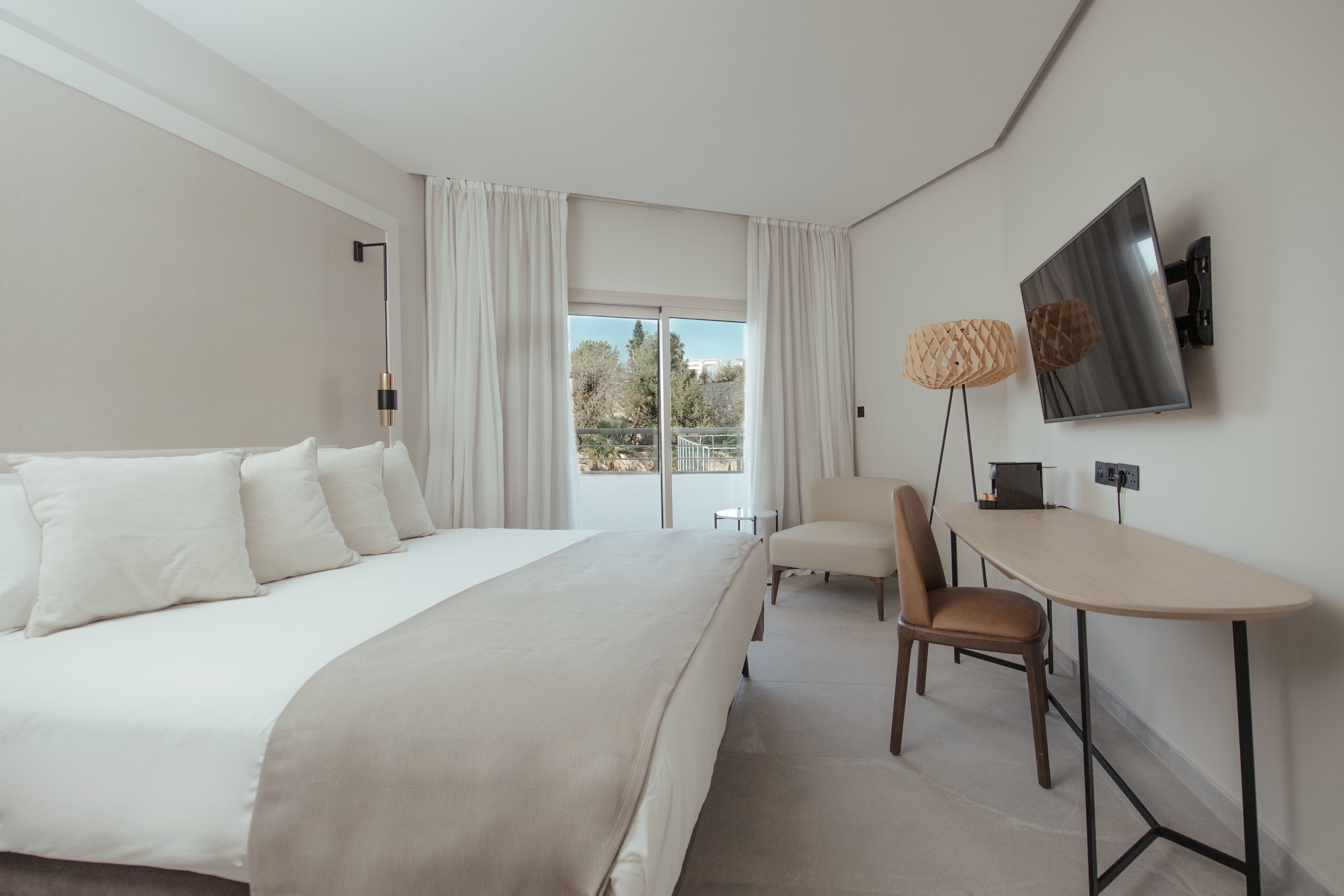ROOM, DOUBLE OR TWIN BED, INLAND VIEW