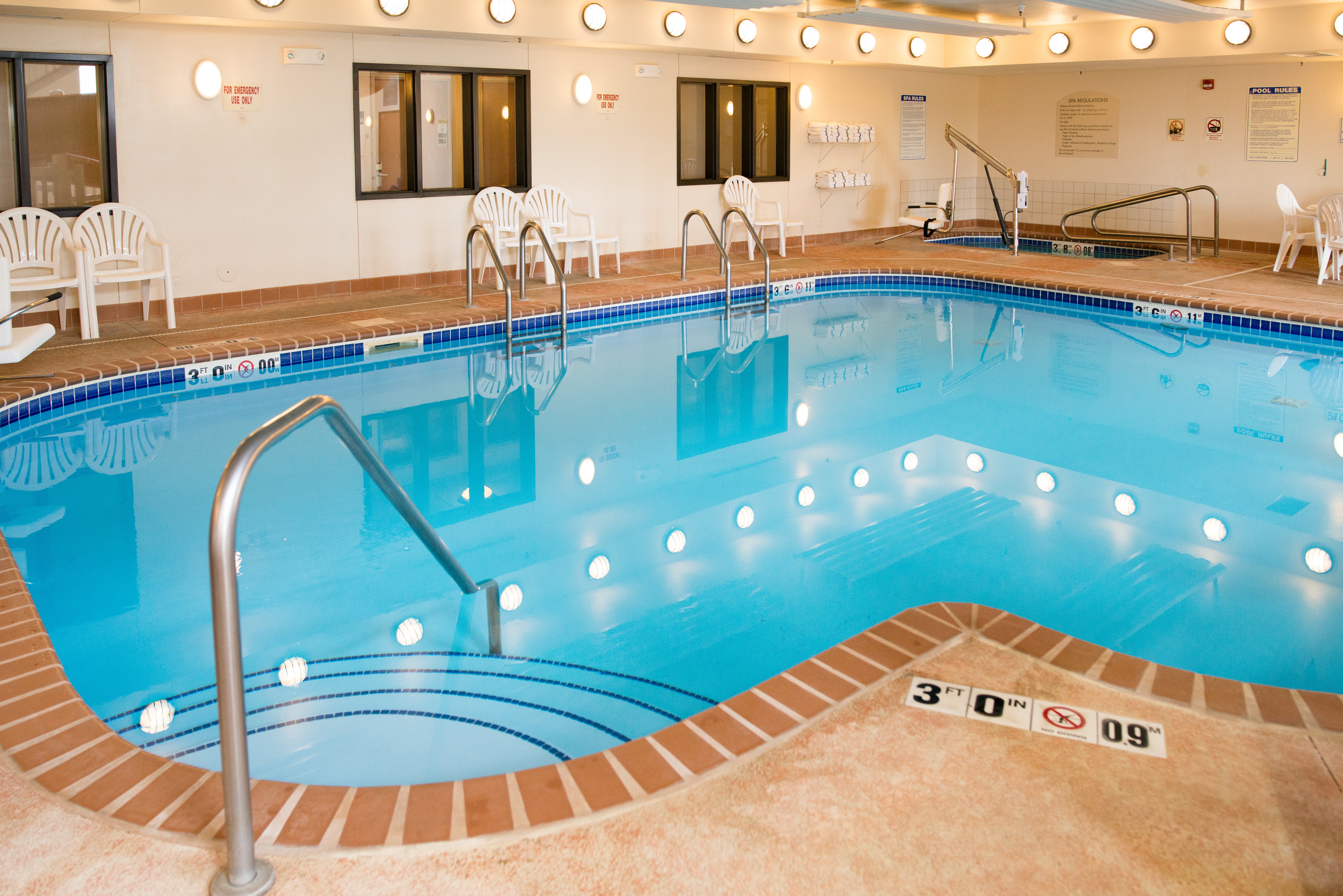Holiday Inn Express Suites Chanhassen 56/71