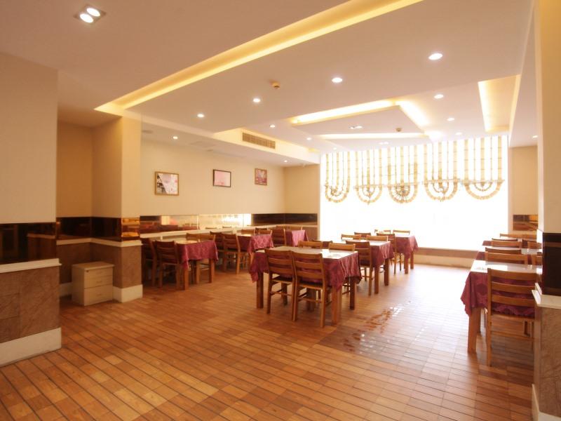 GreenTree Inn Zhenjiang Yangzhong North Gangdong Road Food Street Express Hotel 35/50