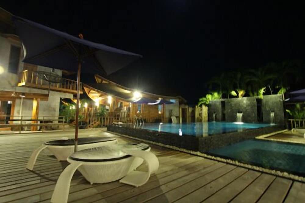 Tique Series Boutique Resort 28/33