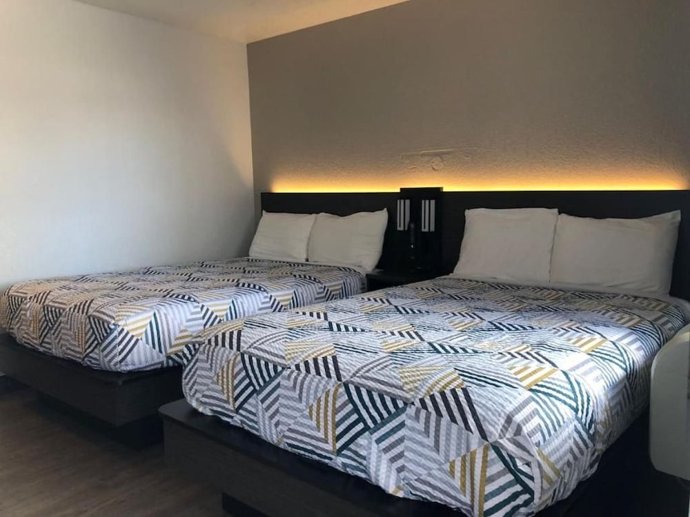 Motel6 Nogales, AZ - Mariposa Road 13/31