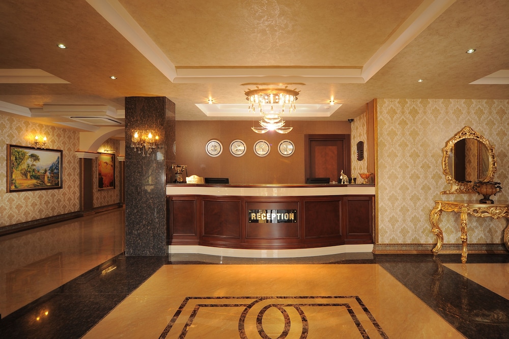 Golden Lake Hotel 2/50