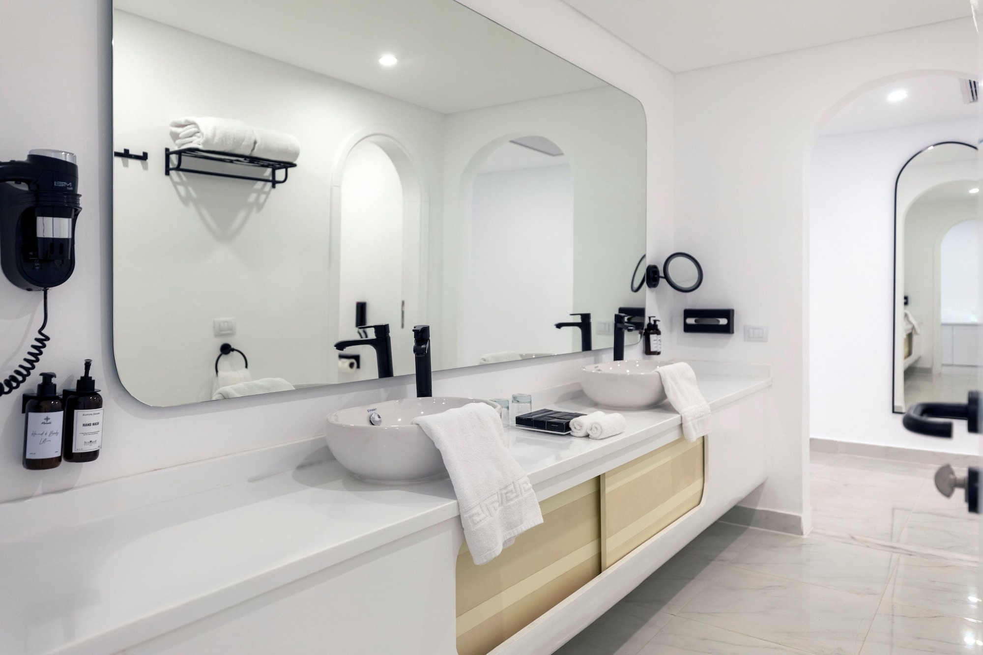 Pool, Executive, Suite, King Bed، White Hills Resort 2/2