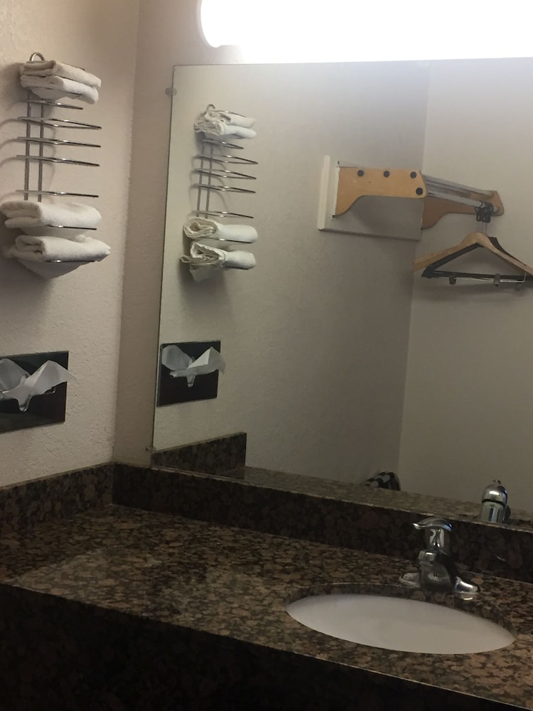 Travel Inn & Suite 21/37