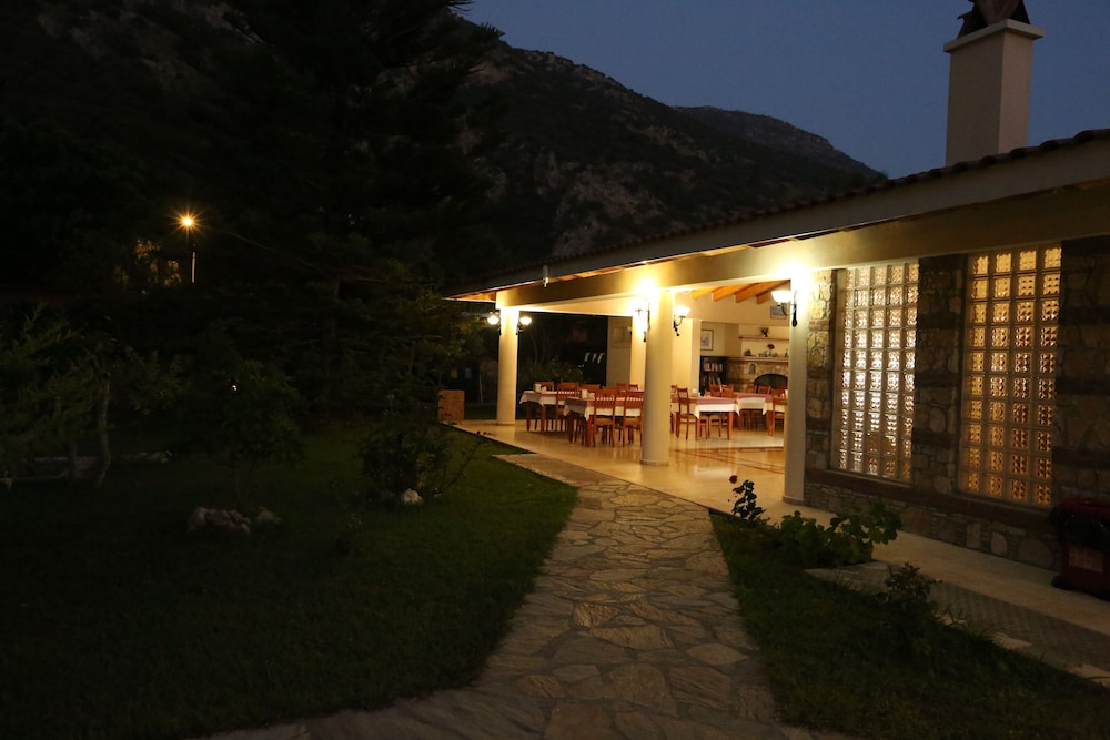 Mavruka Hotel 54/60