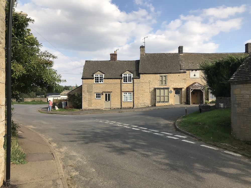Cherry Tree Cottage 16/38