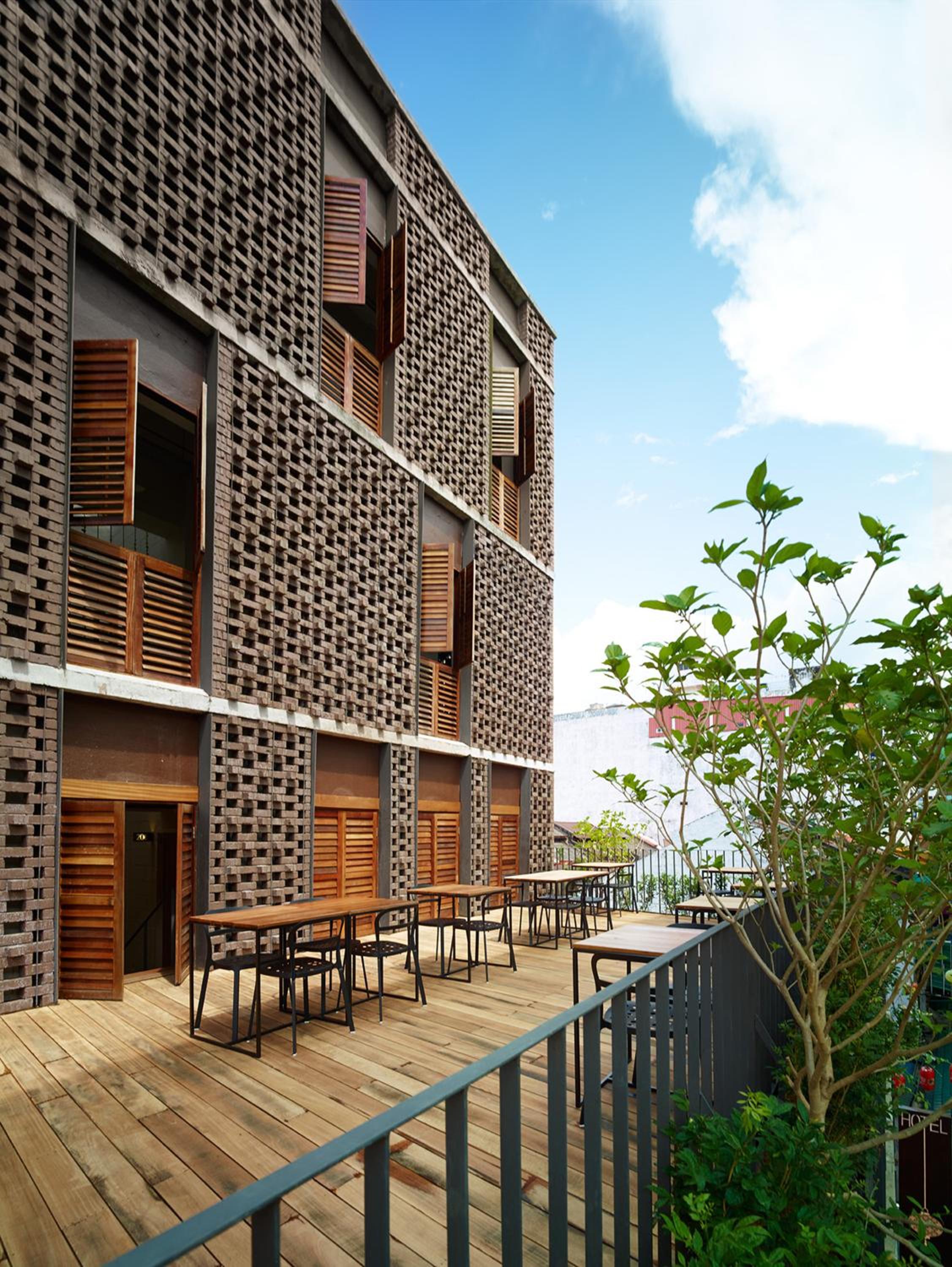Lantern Hotel 7/50