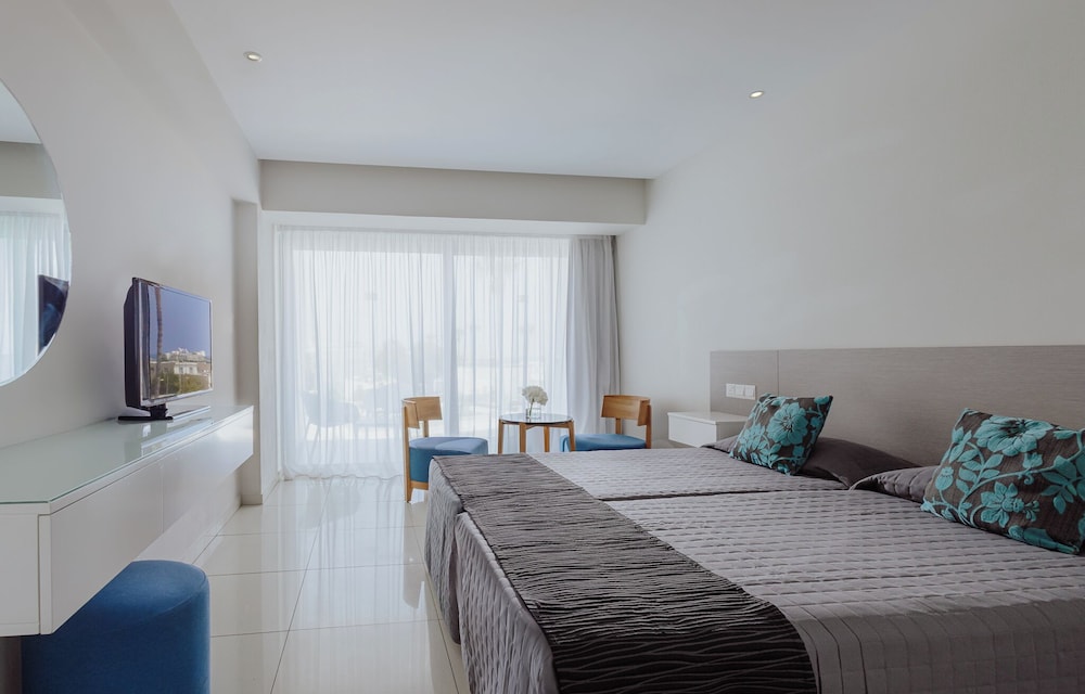Twin/Double Room - Pool View
