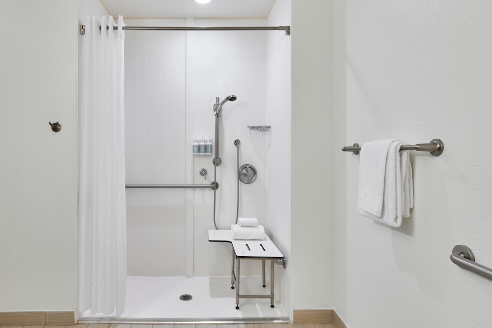 Room, King Bed, Sofa, Balcony, Accessible, Courtyard St Petersburg Clearwater Madeira Beach 4/4