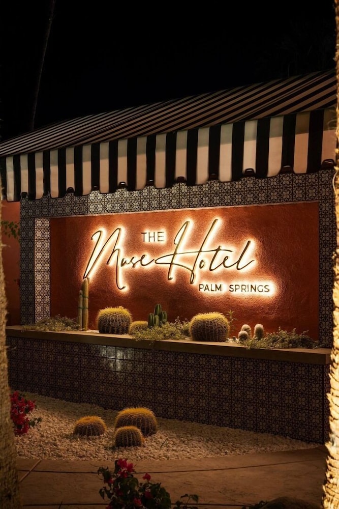 Avance Hotel 4/50