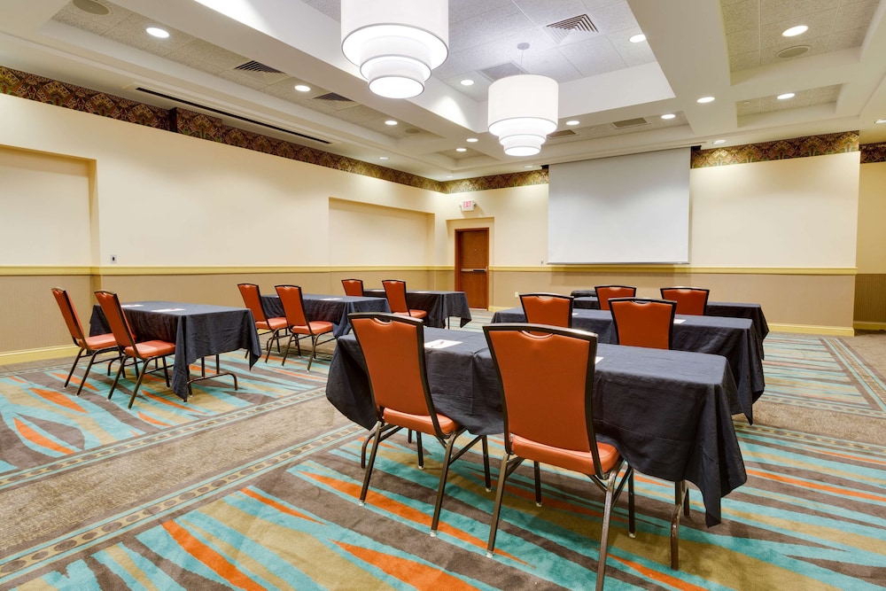 Drury Inn and Suites Greenville 32/36