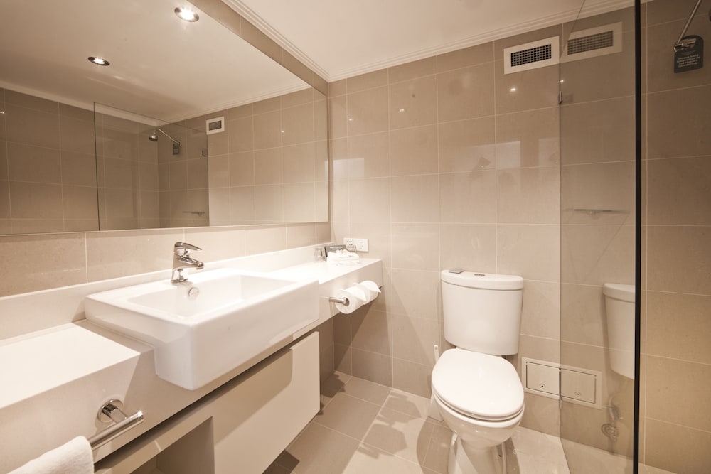 Mercure Canberra 39/41