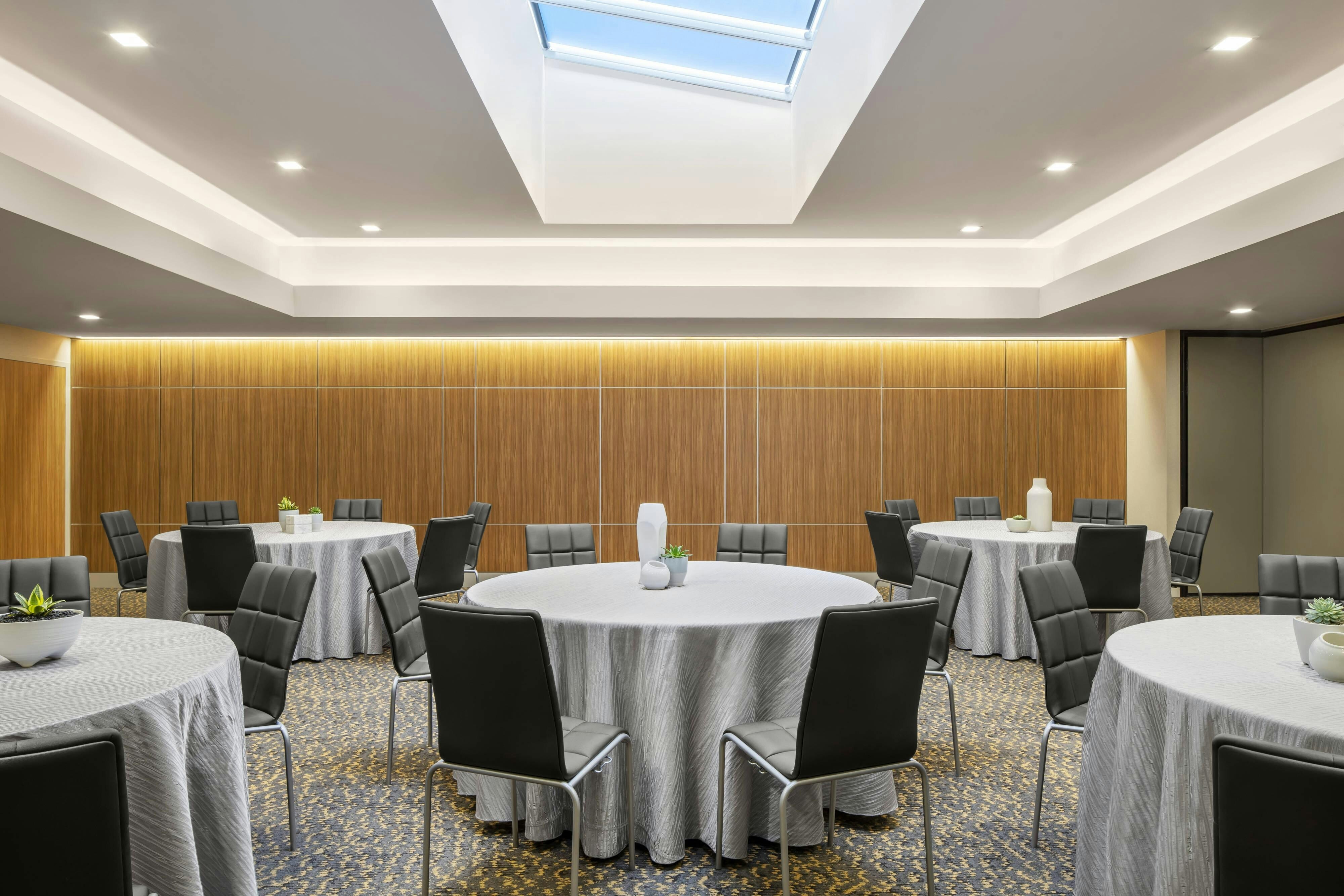 Ac Hotel Louisville Downtown 24/26