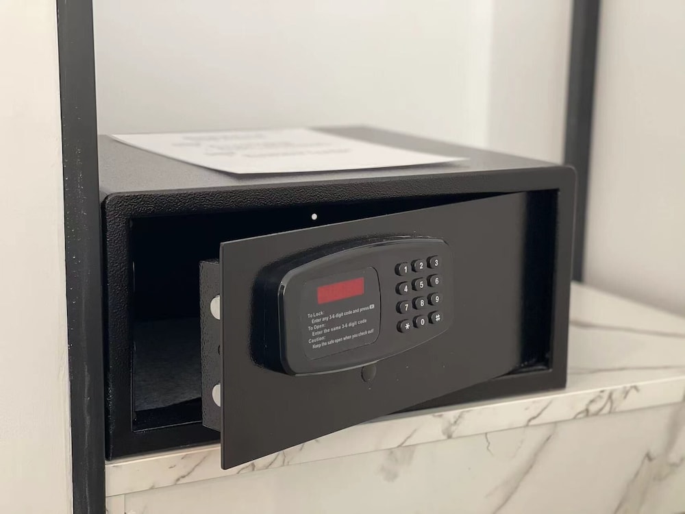 MAGNIFICENT INTERNATIONAL HOTEL 24/56