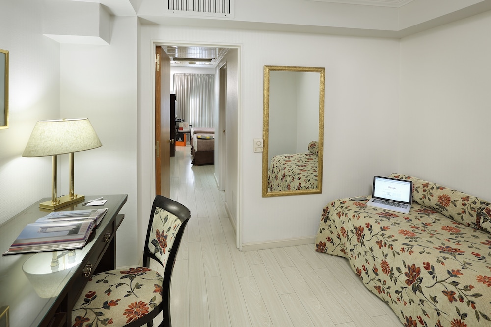DOLMEN HOTEL 13/52