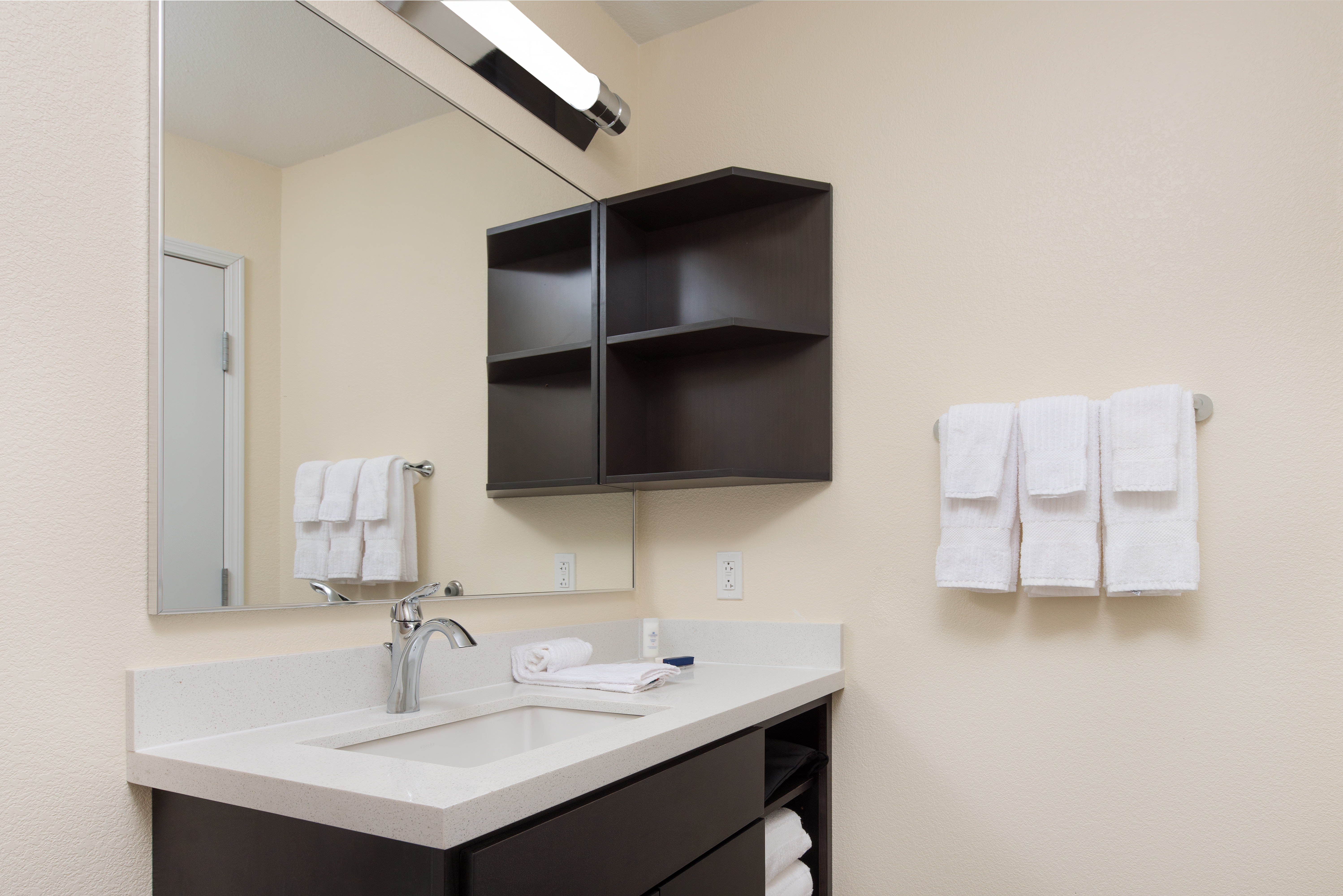 جناح استوديو بسرير كوين، Candlewood Suites Columbia East 2/2