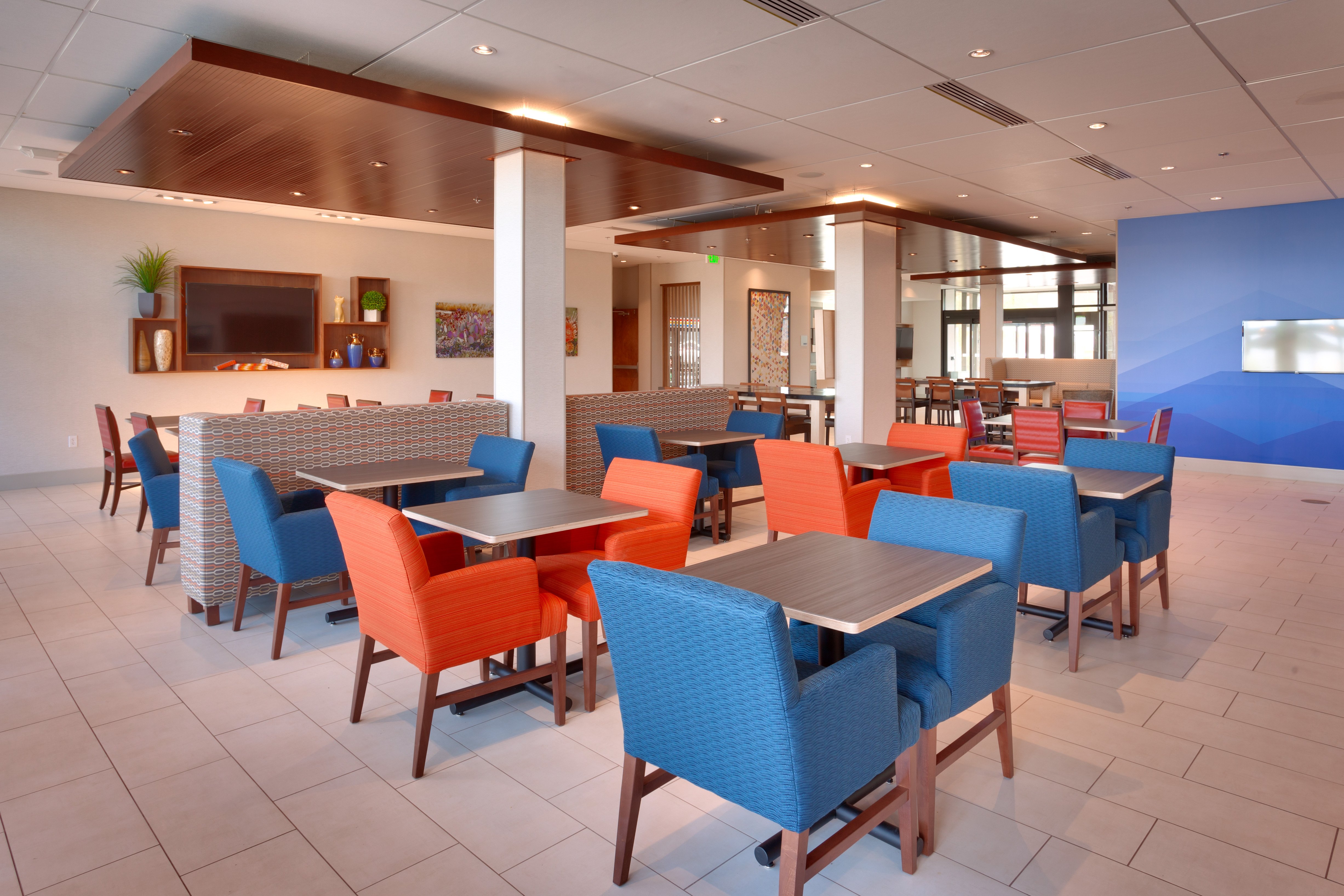 Holiday Inn Express Suites Phoenix West Buckeye 46/59