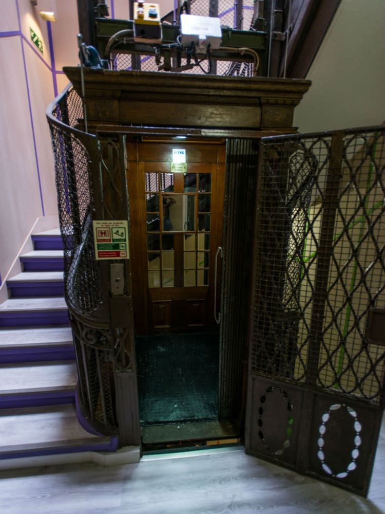 GOLDEN TRAM 242 LISBONNE HOSTEL 1/25