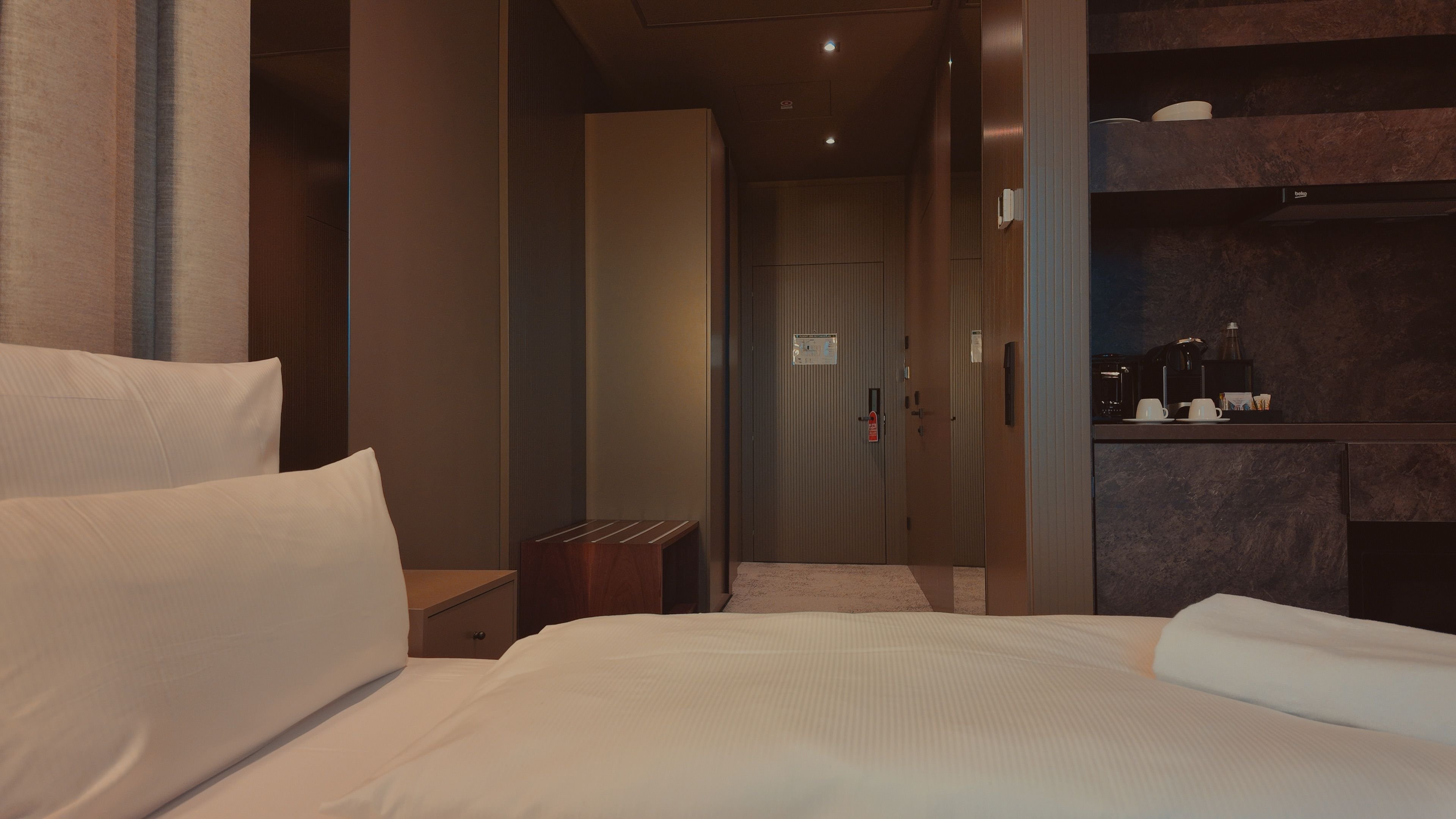 Bellman Hotel 9/38