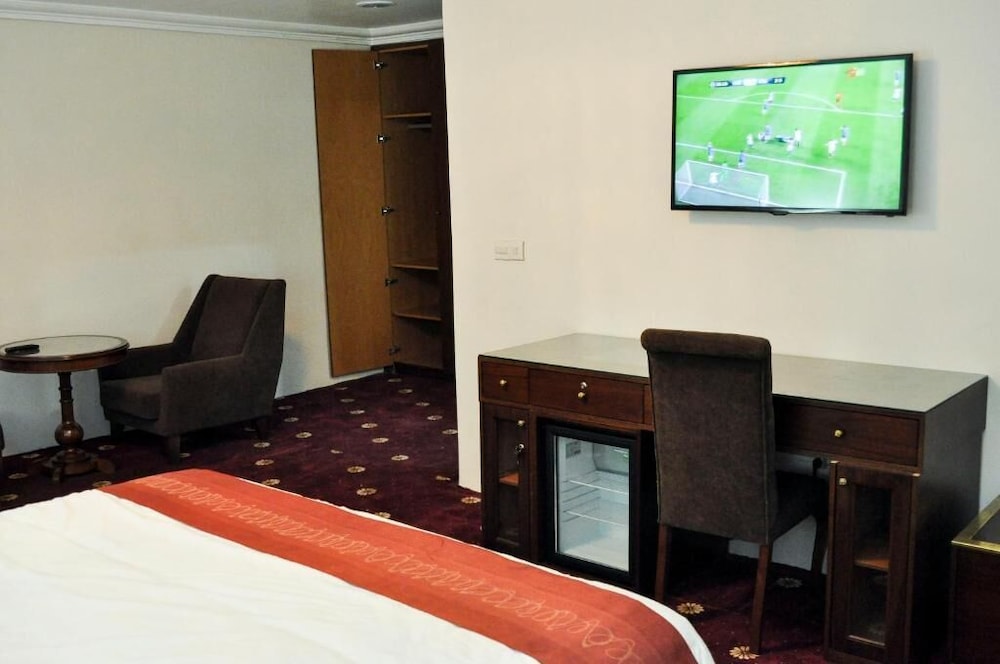 Caledonian Suites 21/63