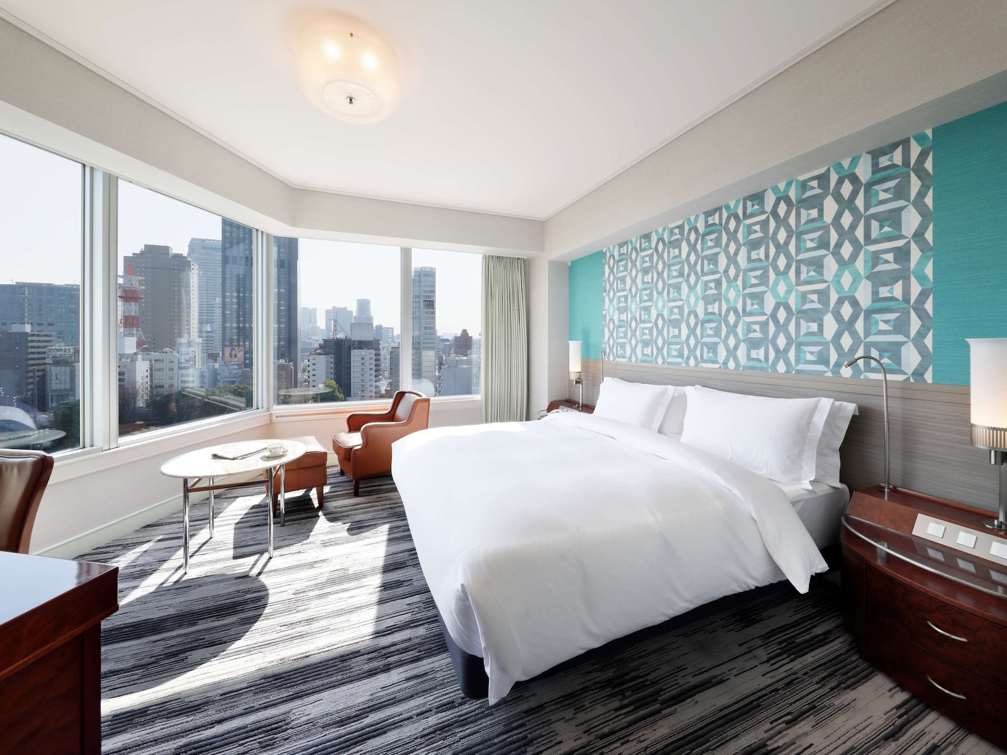 CORNER KING ROOM