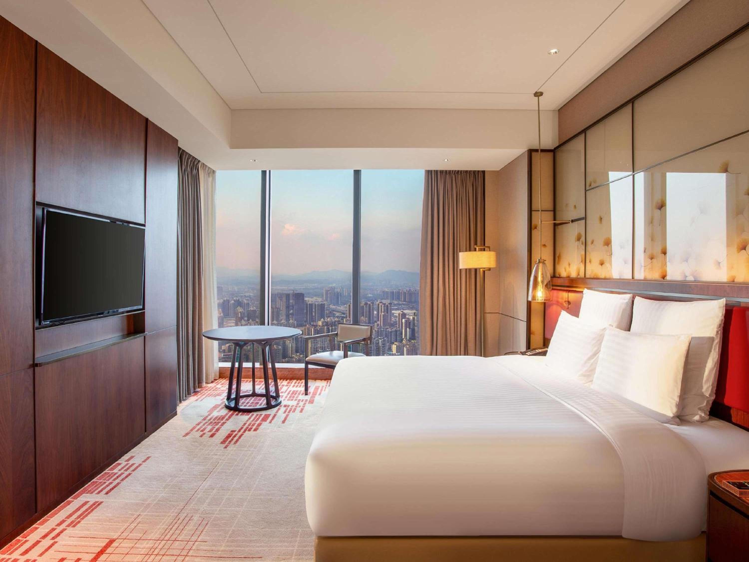 Suite, King Bed, with View, Lounge Access